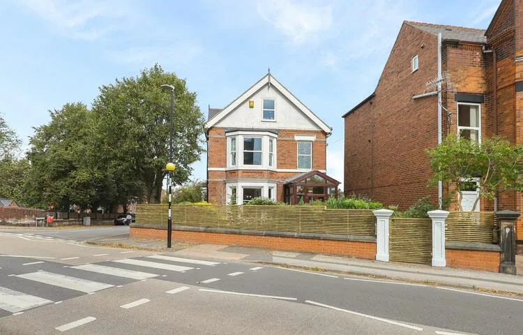 2 Avondale Road, Chesterfield S40 4TF