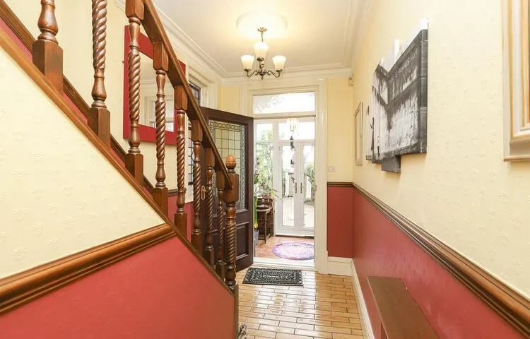 2 Avondale Road, Chesterfield S40 4TF