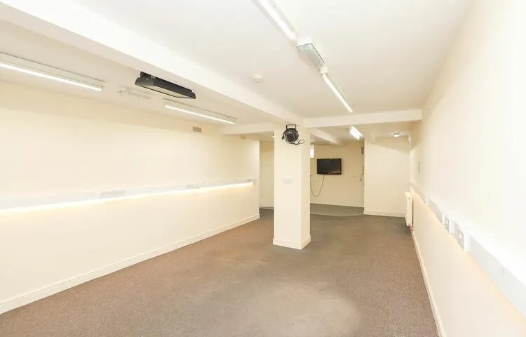 2 Avondale Road, Chesterfield S40 4TF