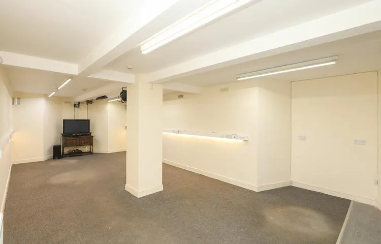 2 Avondale Road, Chesterfield S40 4TF