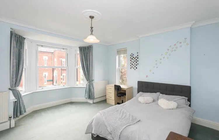 2 Avondale Road, Chesterfield S40 4TF