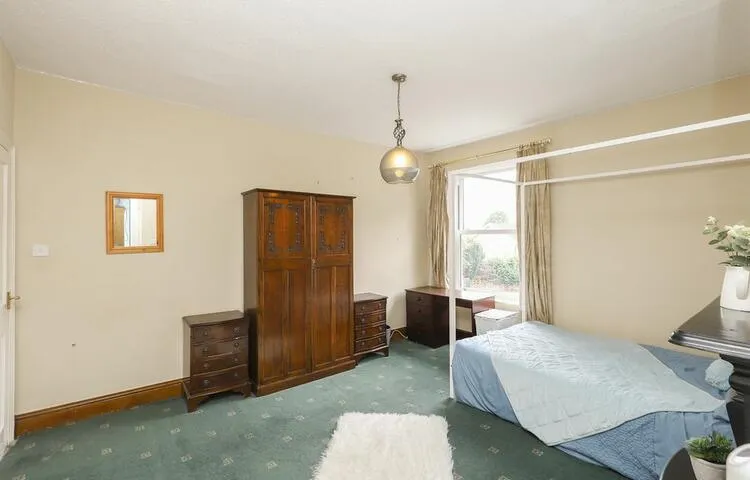 2 Avondale Road, Chesterfield S40 4TF