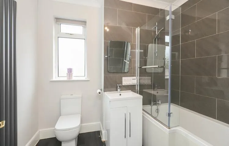 2 Avondale Road, Chesterfield S40 4TF