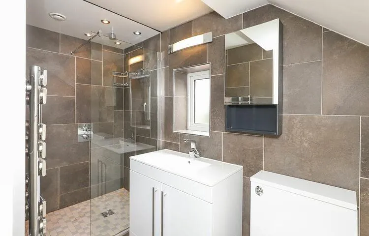 2 Avondale Road, Chesterfield S40 4TF