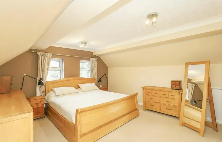 2 Avondale Road, Chesterfield S40 4TF