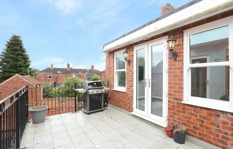 2 Avondale Road, Chesterfield S40 4TF