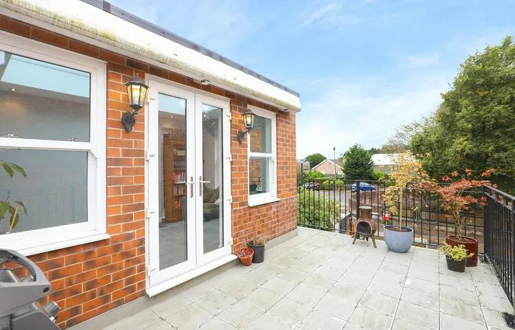 2 Avondale Road, Chesterfield S40 4TF