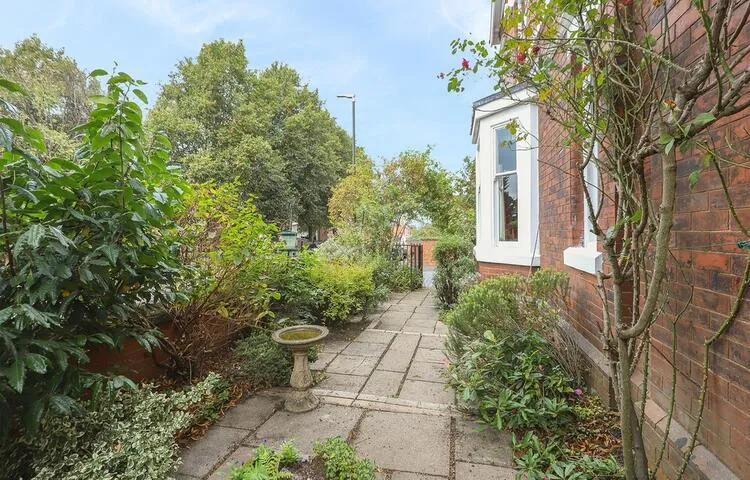 2 Avondale Road, Chesterfield S40 4TF