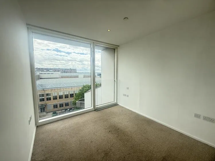 Apartment 512, Nottingham One Entrance C, Canal Street, Nottingham NG1 7HW