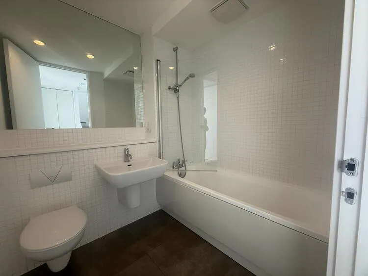 Apartment 512, Nottingham One Entrance C, Canal Street, Nottingham NG1 7HW