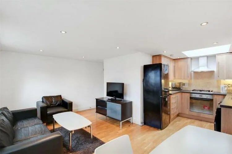 Flat 4, 105 Blackheath Road, London SE10 8PD