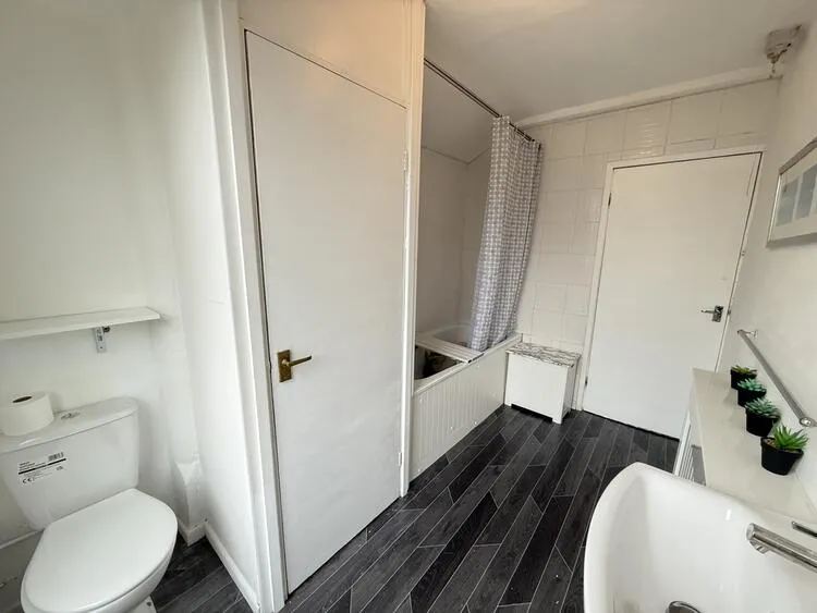 36 Garden City, Carlton, Nottingham NG4 3EA