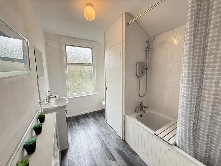 36 Garden City, Carlton, Nottingham NG4 3EA