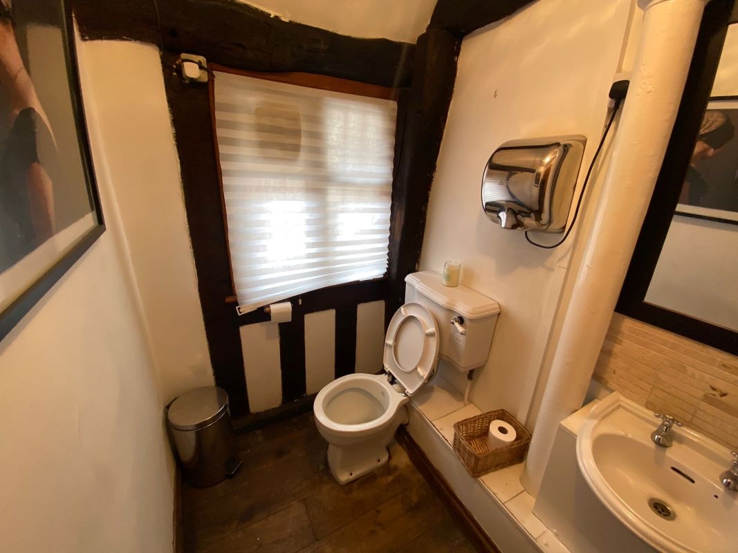 4 Queens Head Court, Newark, Nottinghamshire, NG24 1EL