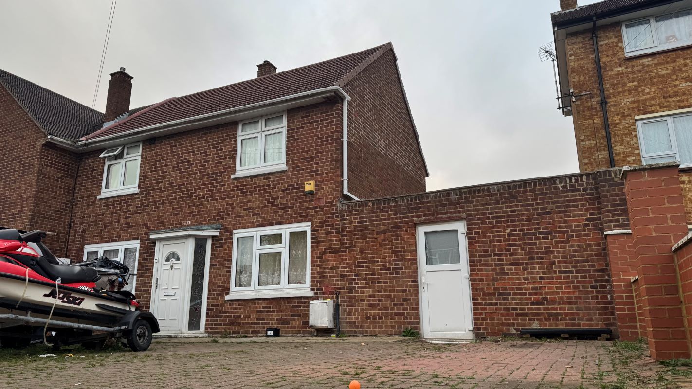 1 Ensign Close Stanwell, Staines-Upon-Thames, Middlesex, TW19 7RF