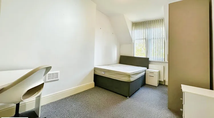 24 St. James Road, Leicester LE2 1HQ