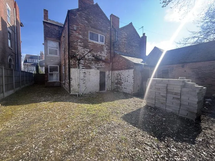 327 Woodborough Road, Nottingham NG3 4JJ