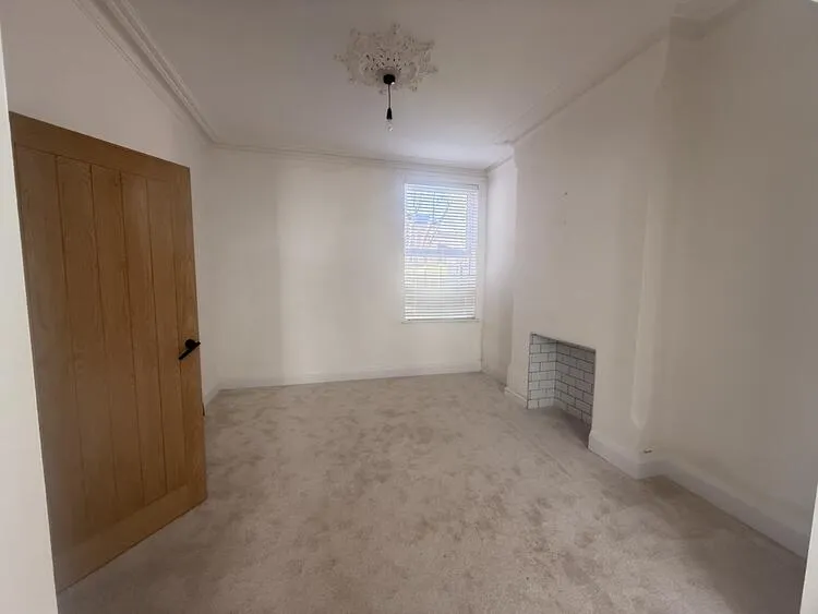 327 Woodborough Road, Nottingham NG3 4JJ