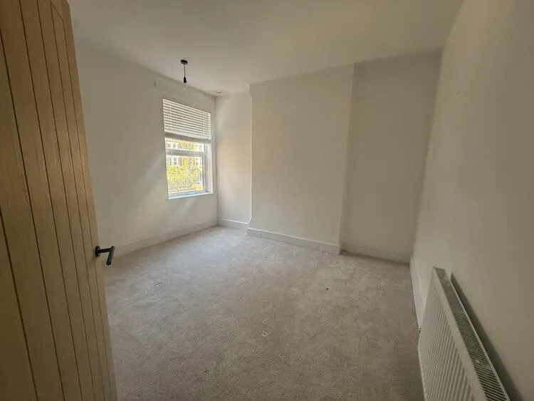 327 Woodborough Road, Nottingham NG3 4JJ