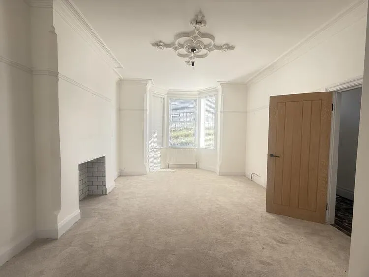 327 Woodborough Road, Nottingham NG3 4JJ