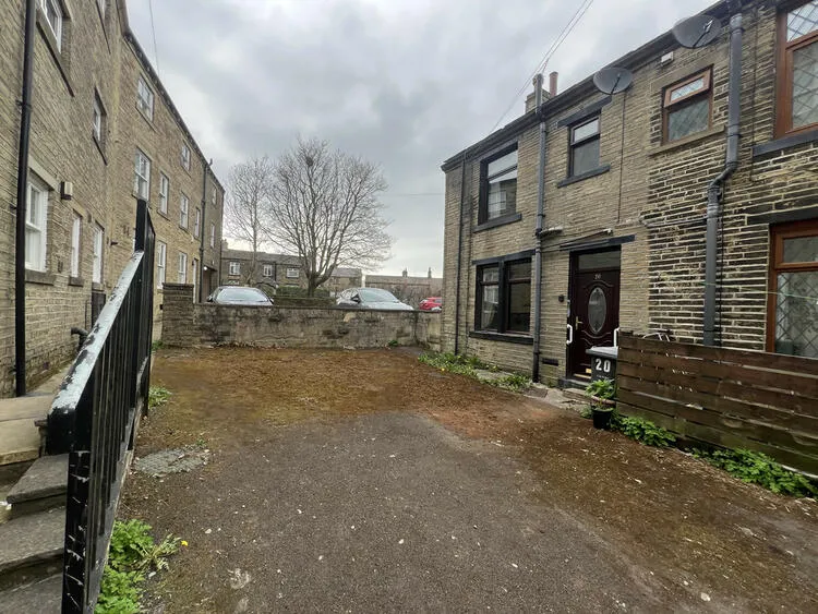 20 Nelson Place, Queensbury, Bradford BD13 2PT