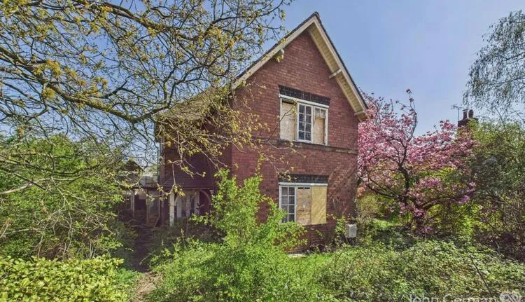 141 Lichfield Road, Branston, Burton-On-Trent, Staffordshire DE14 3HD