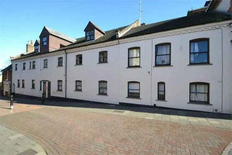 1 Roger Browning House, Maidenburgh Street, Colchester, Essex CO1 1TT