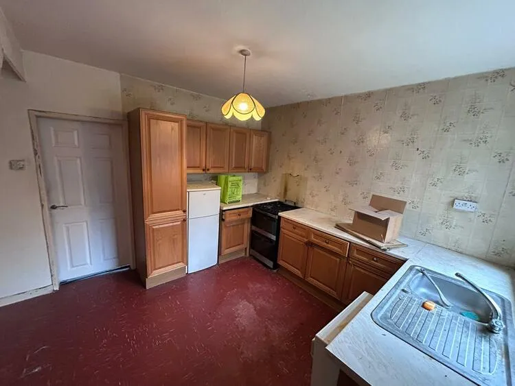 27 Waldemar Grove, Beeston, Nottingham NG9 2BJ