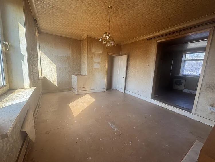 509 - 511 New Hey Road, 4 and 6 Ray Gate, Mount, Huddersfield HD3 3XN