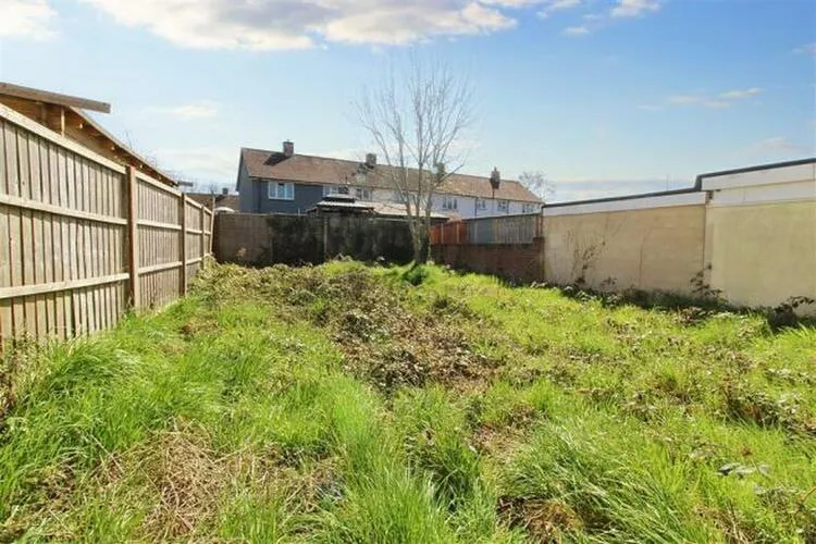 28 Barnfield Road, Southampton, Hampshire SO19 9GS