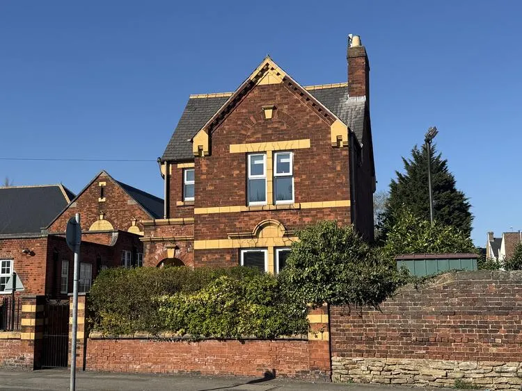 103 Old Road, Brampton, Chesterfield S40 3QR