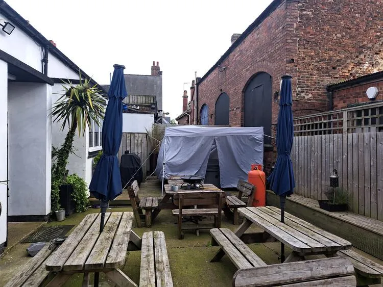 White Hart Hotel, 9 Market Place, Thorne, Doncaster DN8 5DP