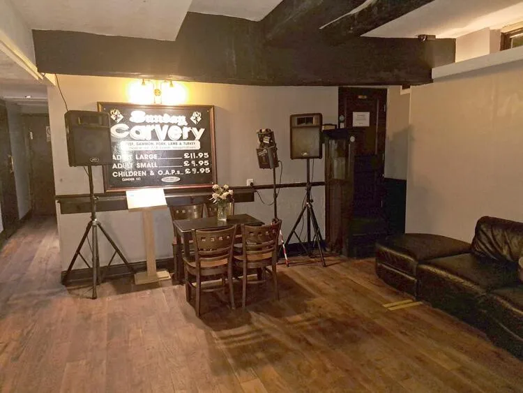 White Hart Hotel, 9 Market Place, Thorne, Doncaster DN8 5DP