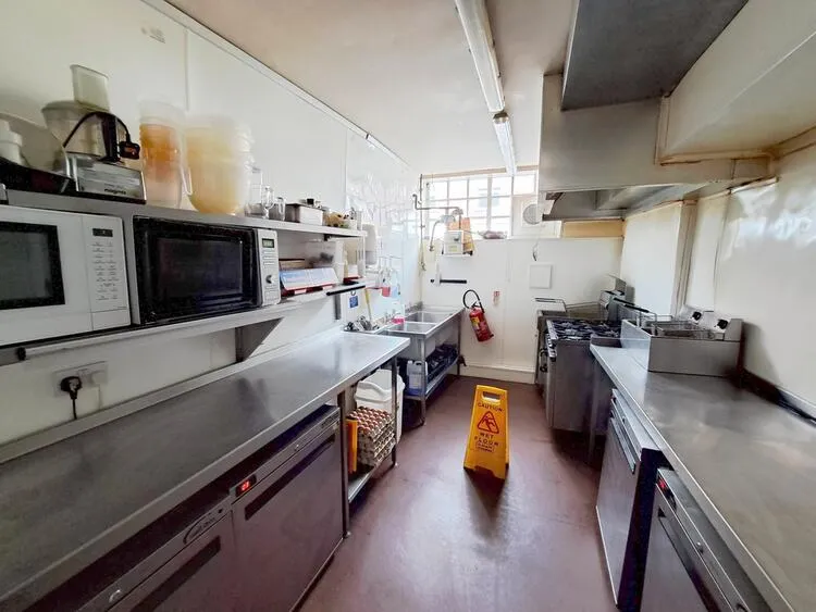White Hart Hotel, 9 Market Place, Thorne, Doncaster DN8 5DP