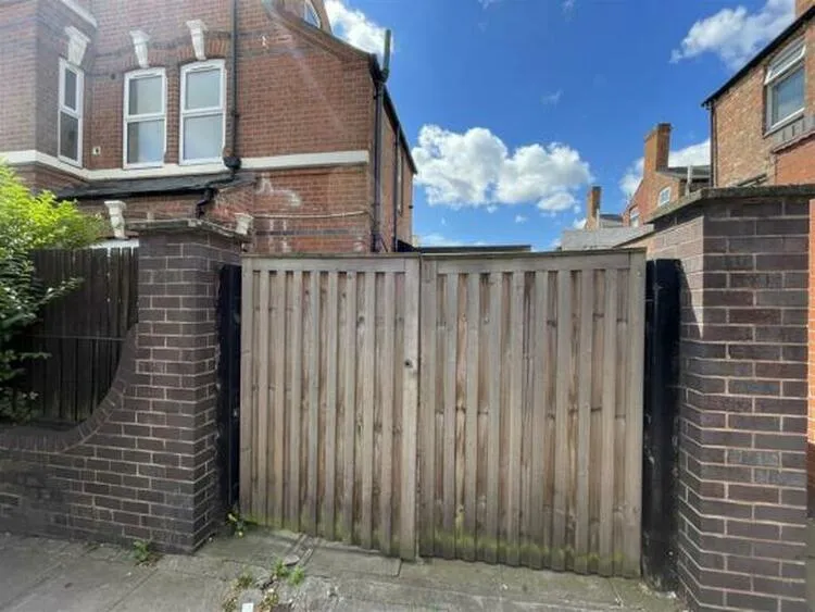 81 St. Peters Road, Leicester, Leicestershire LE2 1DH