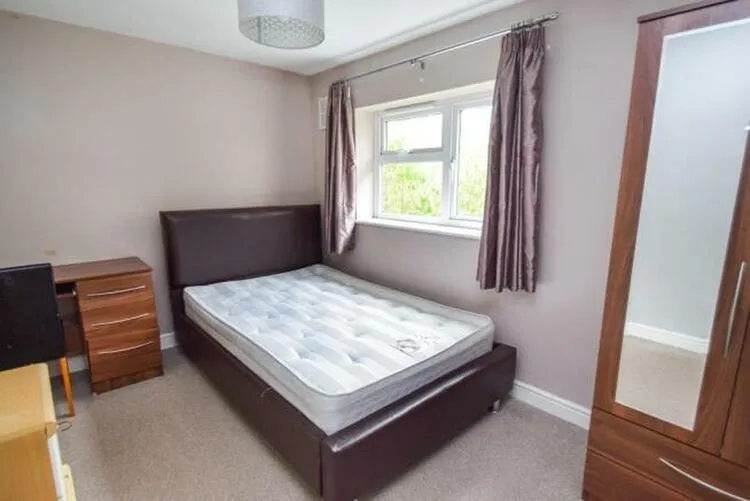 6 Woodhall Place, Newcastle ST5 6RB