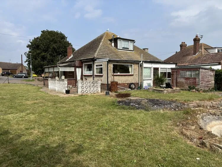 1 Alleyne Way (with adjacent building plot), Jaywick, Clacton-On-Sea, Essex CO15 2RD