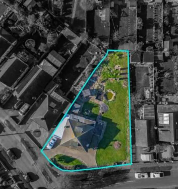 1 Alleyne Way (with adjacent building plot), Jaywick, Clacton-On-Sea, Essex CO15 2RD