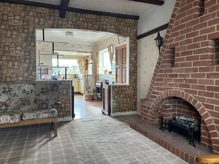 1 Alleyne Way (with adjacent building plot), Jaywick, Clacton-On-Sea, Essex CO15 2RD