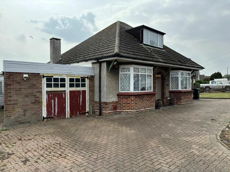 1 Alleyne Way (with adjacent building plot), Jaywick, Clacton-On-Sea, Essex CO15 2RD
