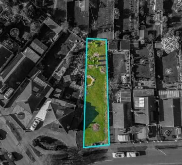 1 Alleyne Way (with adjacent building plot), Jaywick, Clacton-On-Sea, Essex CO15 2RD
