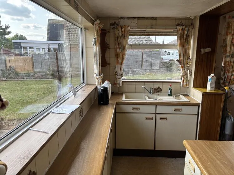 1 Alleyne Way (with adjacent building plot), Jaywick, Clacton-On-Sea, Essex CO15 2RD