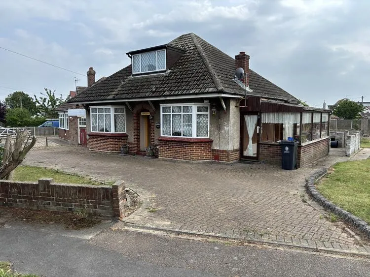 1 Alleyne Way (with adjacent building plot), Jaywick, Clacton-On-Sea, Essex CO15 2RD
