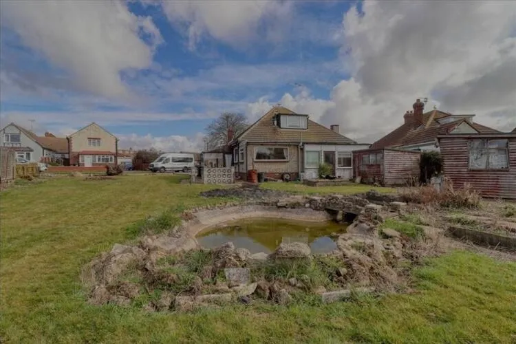 1 Alleyne Way (with adjacent building plot), Jaywick, Clacton-On-Sea, Essex CO15 2RD