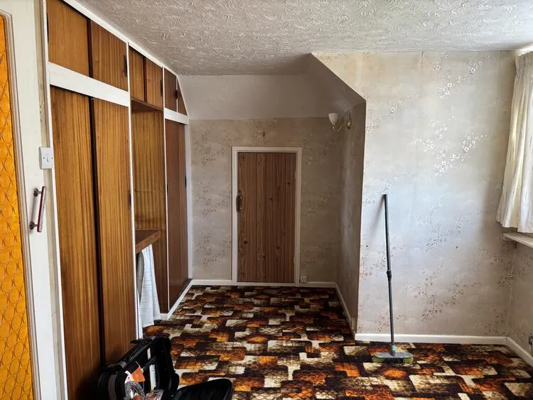 1 Alleyne Way (with adjacent building plot), Jaywick, Clacton-On-Sea, Essex CO15 2RD
