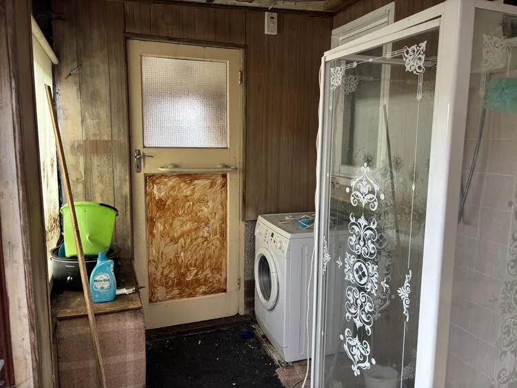 1 Alleyne Way (with adjacent building plot), Jaywick, Clacton-On-Sea, Essex CO15 2RD