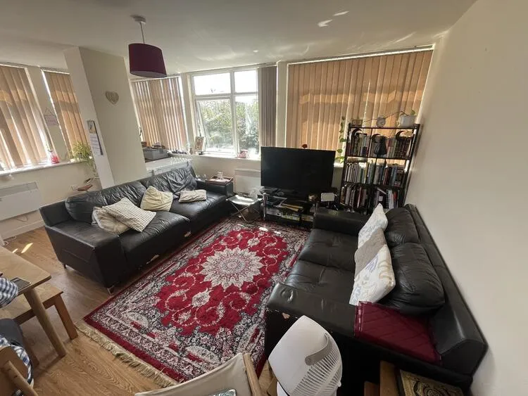 Flat 6, 80 The Parade, Oadby, Leicester LE2 5BF