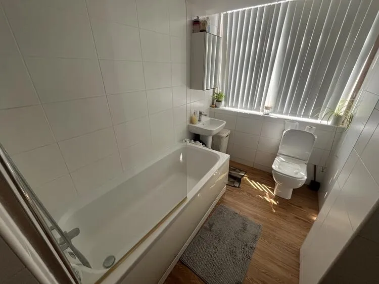 Flat 6, 80 The Parade, Oadby, Leicester LE2 5BF