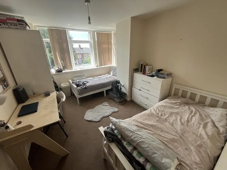 Flat 6, 80 The Parade, Oadby, Leicester LE2 5BF