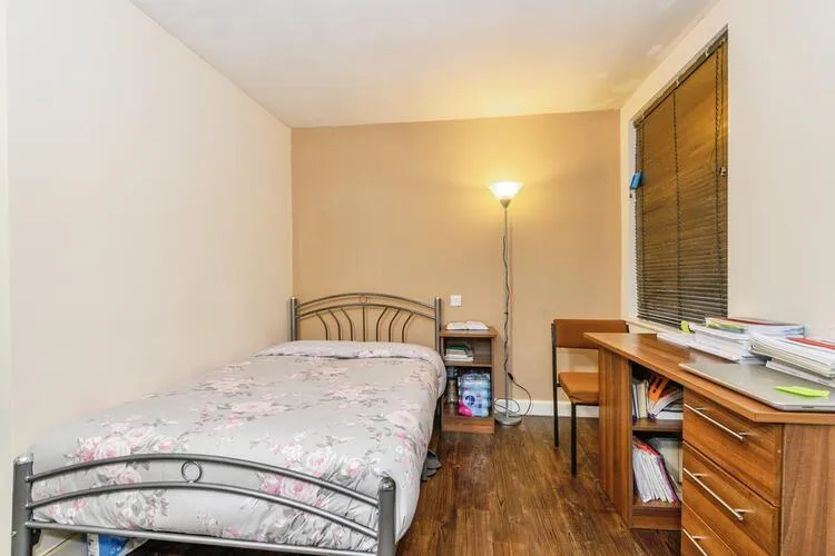 Studio 5, St. Anns Lodge, St. Anns Lane, Leeds LS4 2SJ